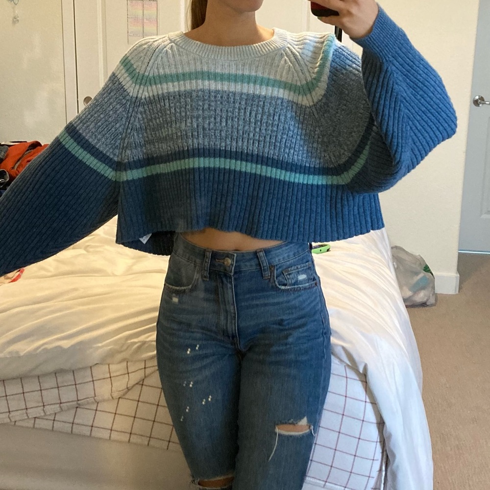 Cute cropped crew neck sweater